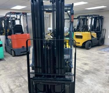 3000lb forklift 3 stage mast side shifting forks TCM Forklift 3 stage mast 3000lb Warehouse forklift