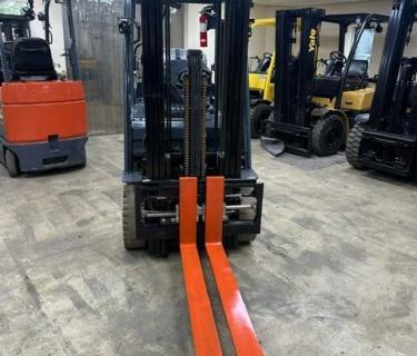 Caterpillar 4000lb Forklift 3 stage mast Side Shifting Forks Atlanta Forklifts