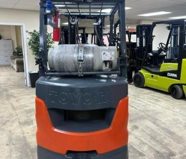 Caterpillar 4000lb Forklift 3 stage mast Side Shifting Forks Atlanta Forklifts