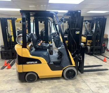 Caterpillar 3000lb Forklift 3 stage mast Side Shifting Forks Atlanta Fo