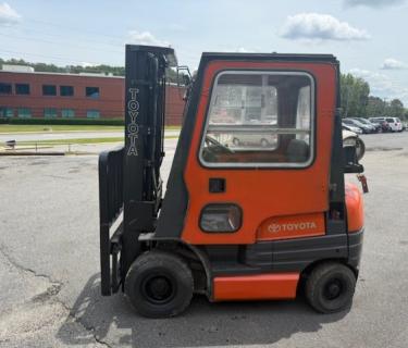 Yale 5000lb Forklift 3 Stage Mast Side shifting forks Yale Warehouse 