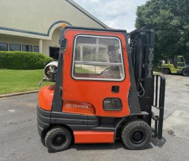 Yale 5000lb Forklift 3 Stage Mast Side shifting forks Yale Warehouse eorgia Toyota Forklift ,5000lb Forklift Atlanta Georgia