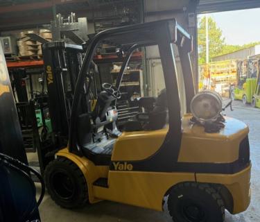 Yale 5000lb Pneumatic Forklift 3 Stage Mast Side shifting forks Yale W