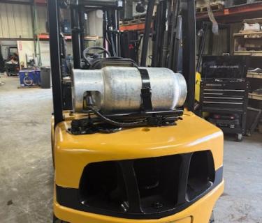 Yale 5000lb Pneumatic Forklift 3 Stage Mast Side shifting forks Yale W